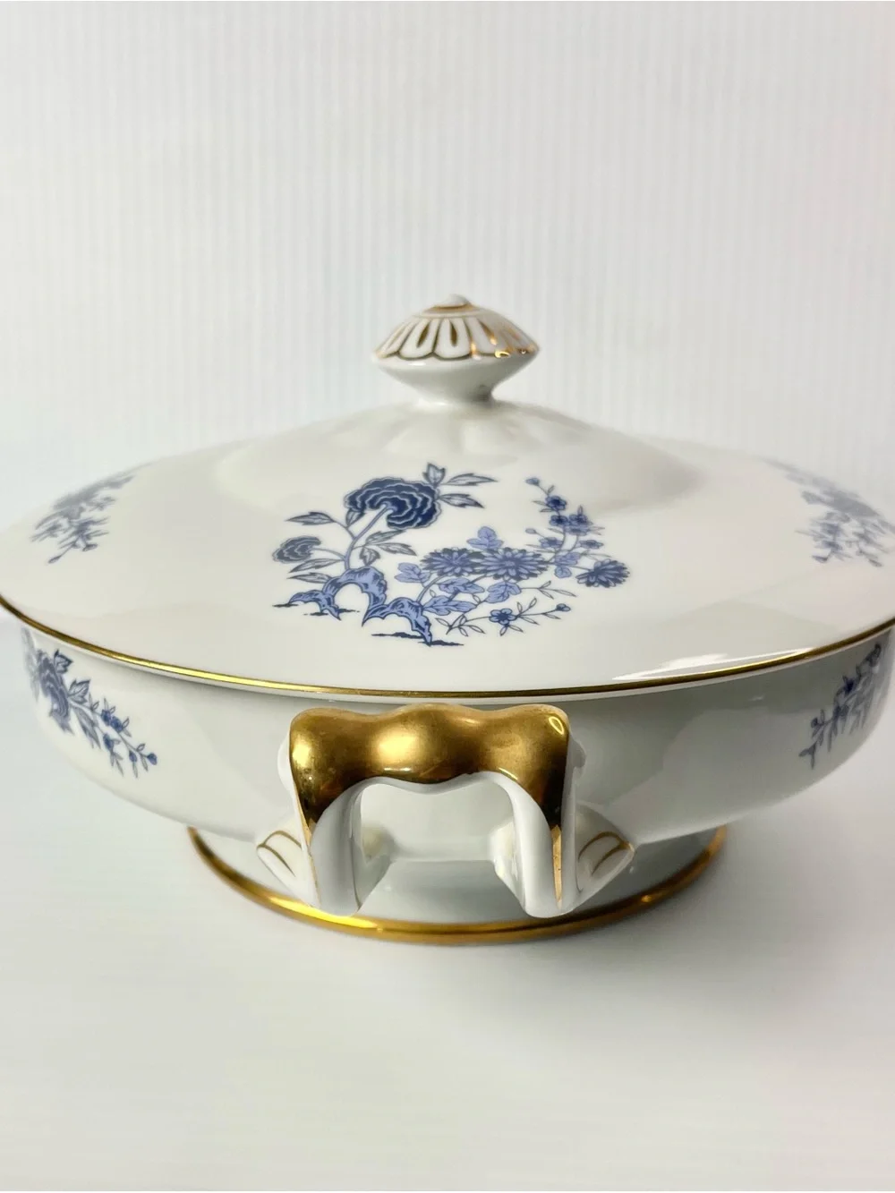 Blue Meissen by Seyei Covered Vegetable Serving Bowl Excellent Condition 5112